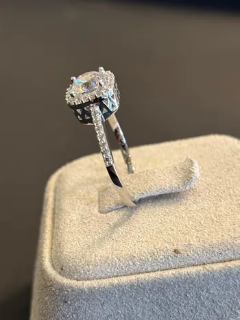 טבעת זהב לבן קלאסית שיבוץ זירקונים 14K