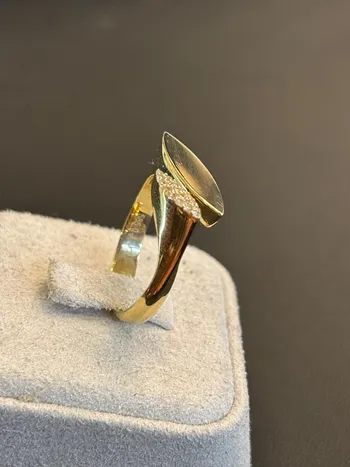 טבעת זהב צהוב עיצוב מודרני 14K