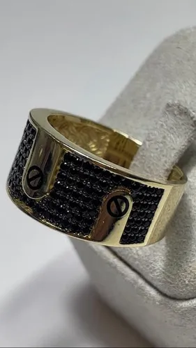 טבעת זהב לגבר שיבוץ זרקונים שחורים
