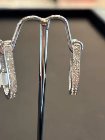 עגילי זהב לבן 14K משובץ בזירקונים