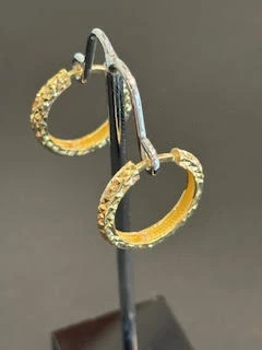 עגילי חישוק , זהב 14K חריטות לייזר