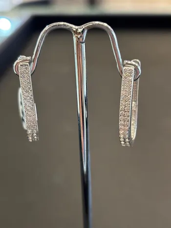 עגילי זהב לבן 14K משובץ בזירקונים